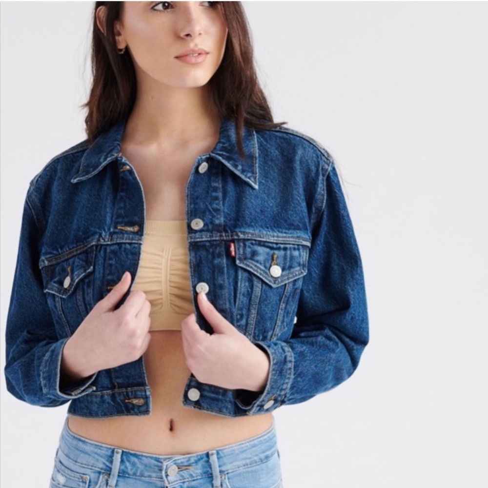 Cropped Levi’s denim jacket